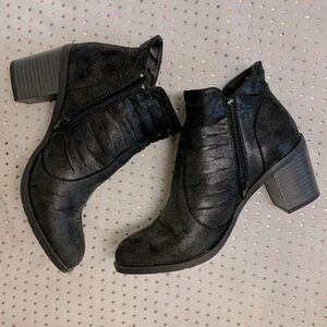 Arizona 8.5 black booties